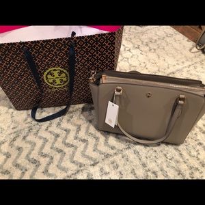 NWT Tory Burch Small Emerson Tote in Taupe